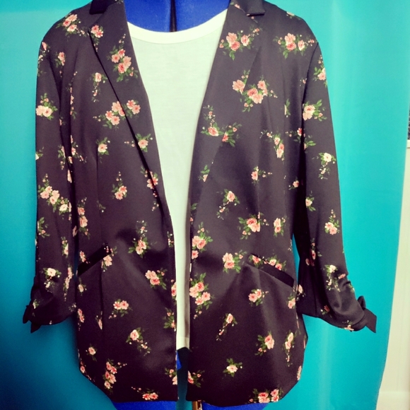 Blazer - Picture 3 of 3